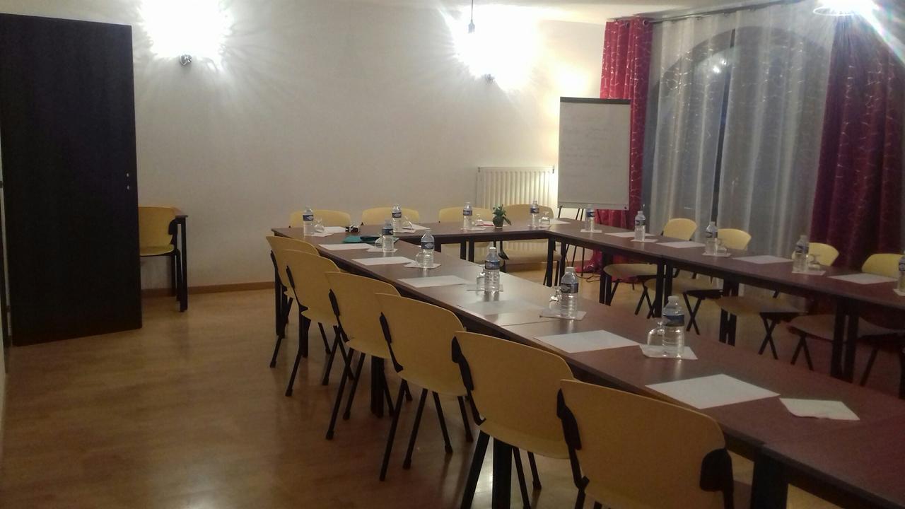Logis Hotel- Restaurant La Haie Des Vignes Seminaires Et Evenementiel Allain Bagian luar foto