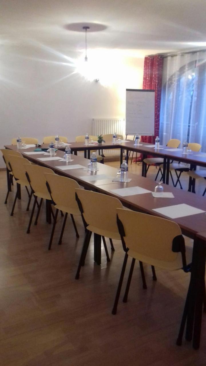 Logis Hotel- Restaurant La Haie Des Vignes Seminaires Et Evenementiel Allain Bagian luar foto