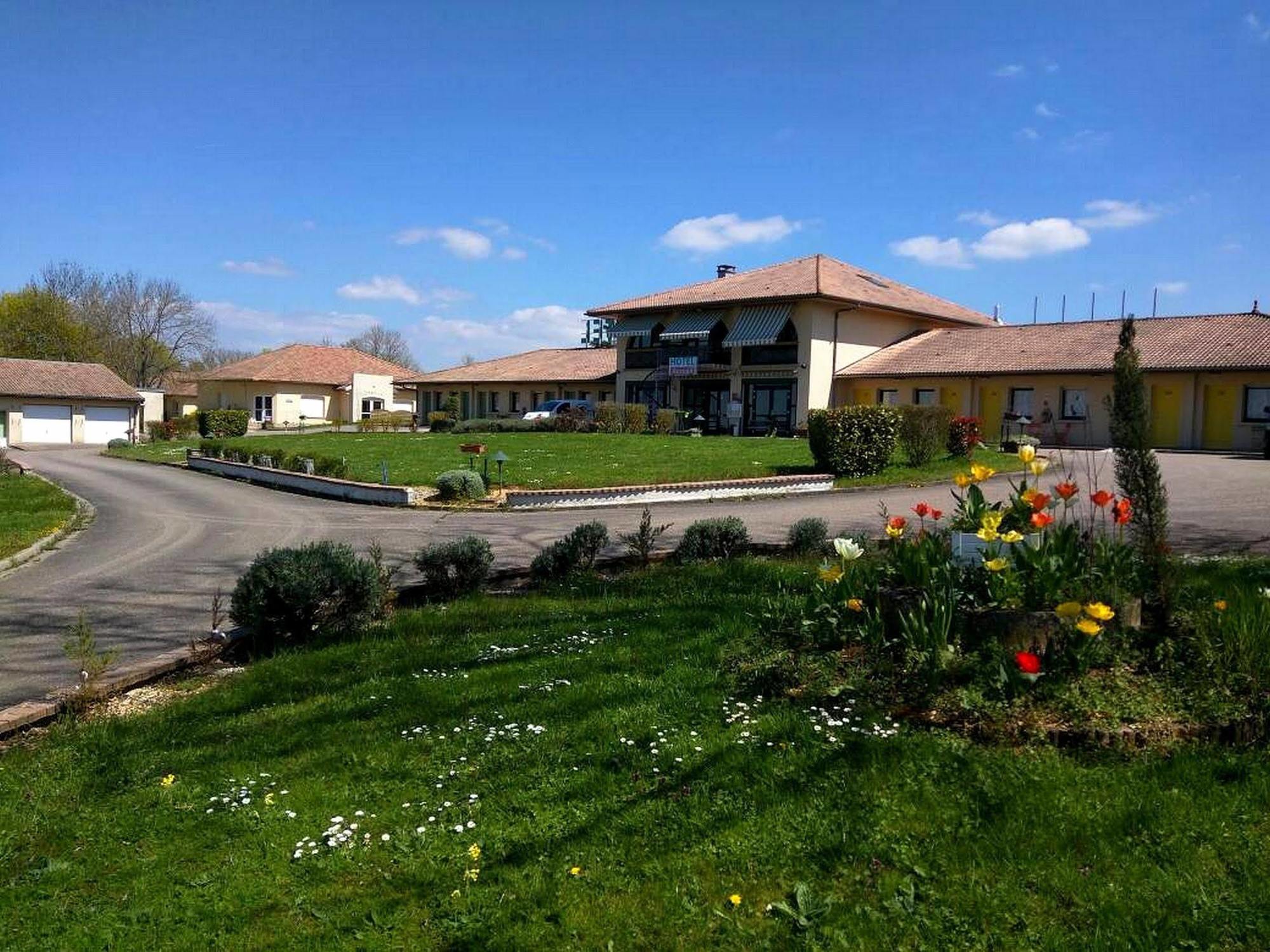 Logis Hotel- Restaurant La Haie Des Vignes Seminaires Et Evenementiel Allain Bagian luar foto